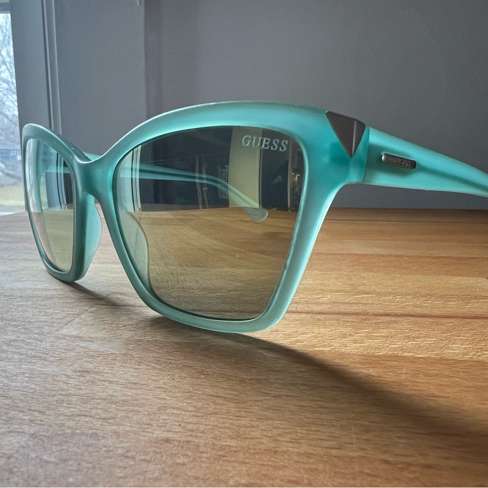 💐 Guess Seafoam Cateye Sunglasses for Women - Picture 9 of 12